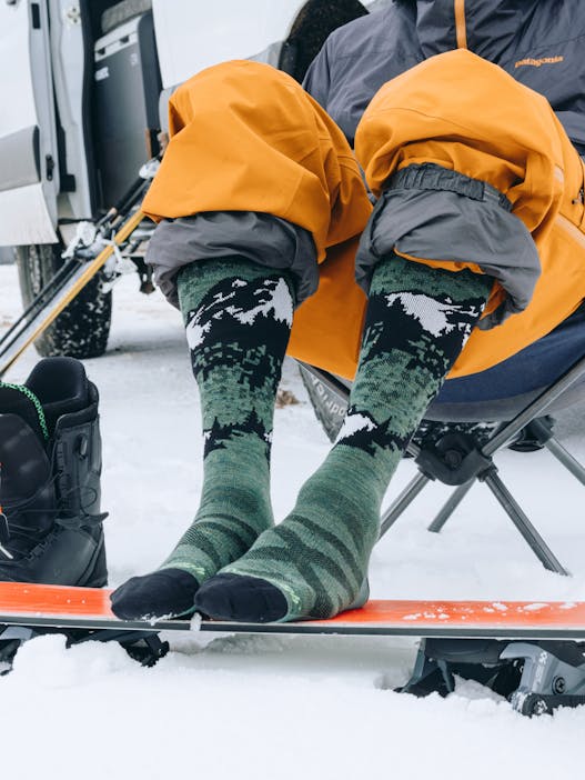 Darn Tough Men's Cold Smoke Over-the-Calf Lightweight Ski & Snowboard Socks